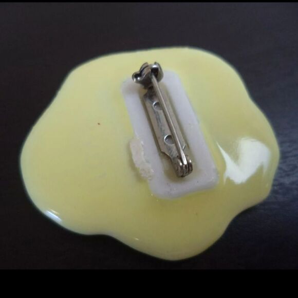 VINTAGE SIGNED AVON FLOWER 1 5/8" BROOCH - Picture 2 of 3